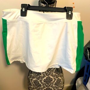 NWT Women’s Garage sport skirt, white with Green accent, size M